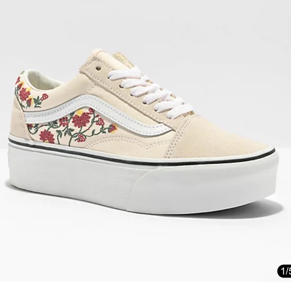 Vans Shoes - Vans embroidered stack form old skool